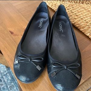 Like new pair of Vionic ballet, flat shoes. Size 9 1/2. Worn only once.